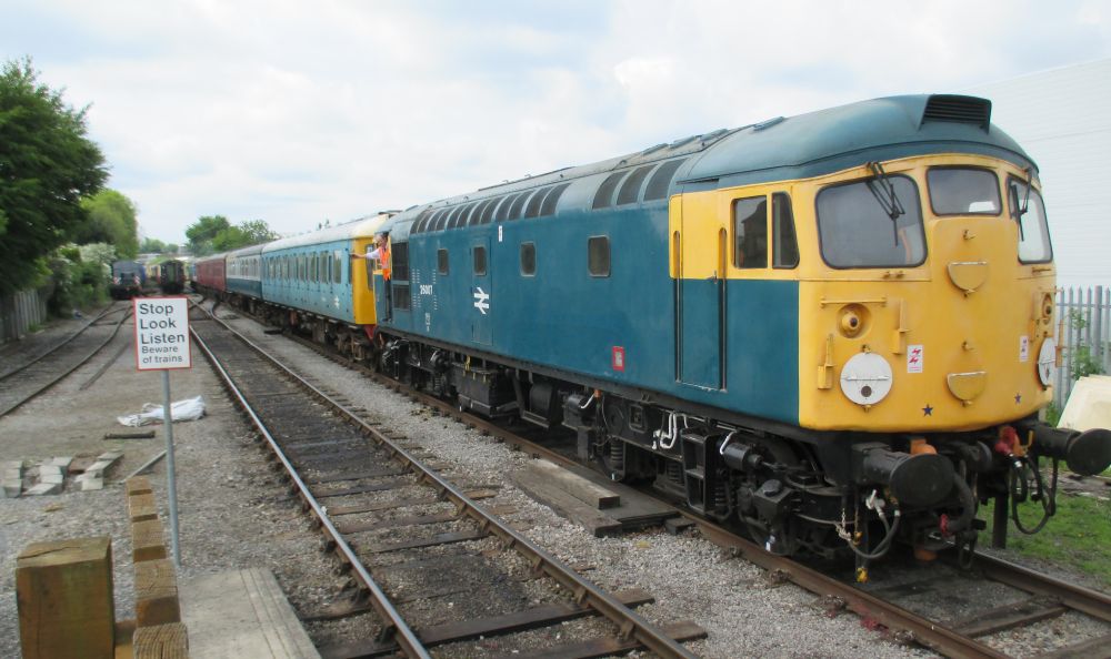 Class 260 History of Class 26 BRCW Bo-Bo Locomotives, Diesel-Electric, technical ...